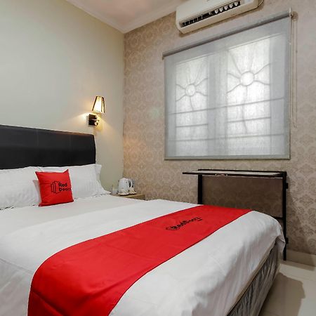 Reddoorz Plus Near Lippo Cikarang Mall بيكاسي المظهر الخارجي الصورة