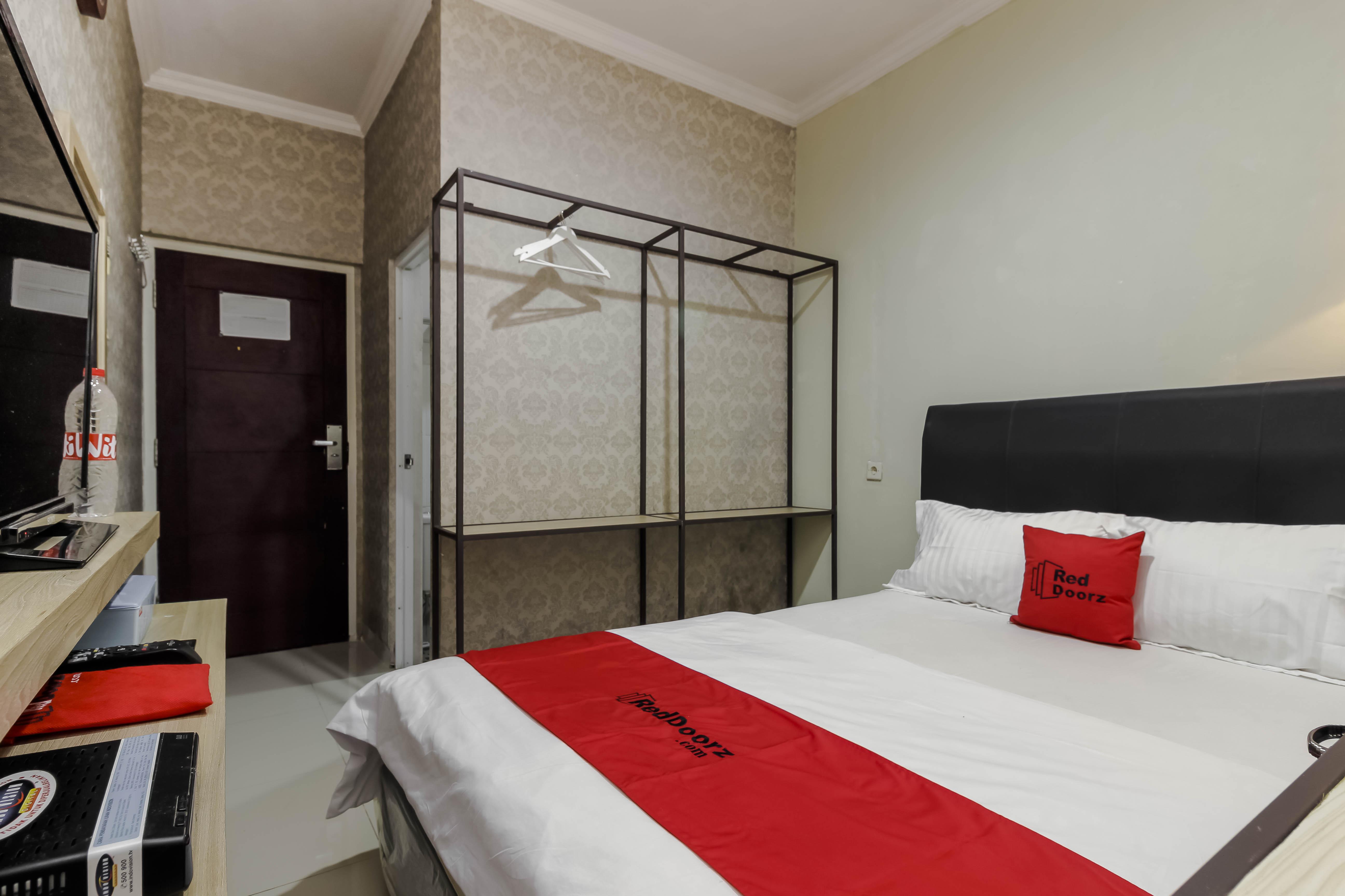 Reddoorz Plus Near Lippo Cikarang Mall بيكاسي المظهر الخارجي الصورة
