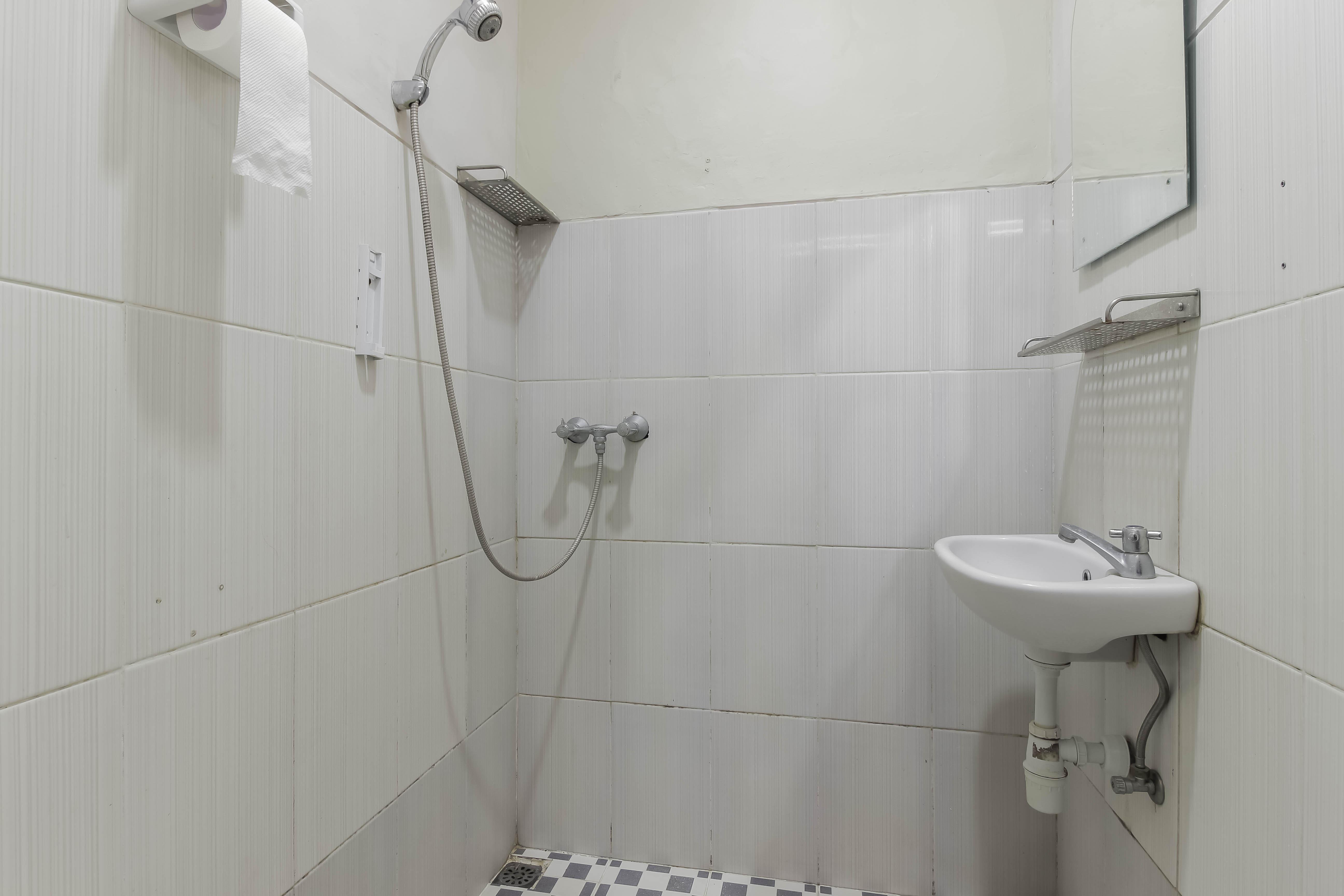 Reddoorz Plus Near Lippo Cikarang Mall بيكاسي المظهر الخارجي الصورة