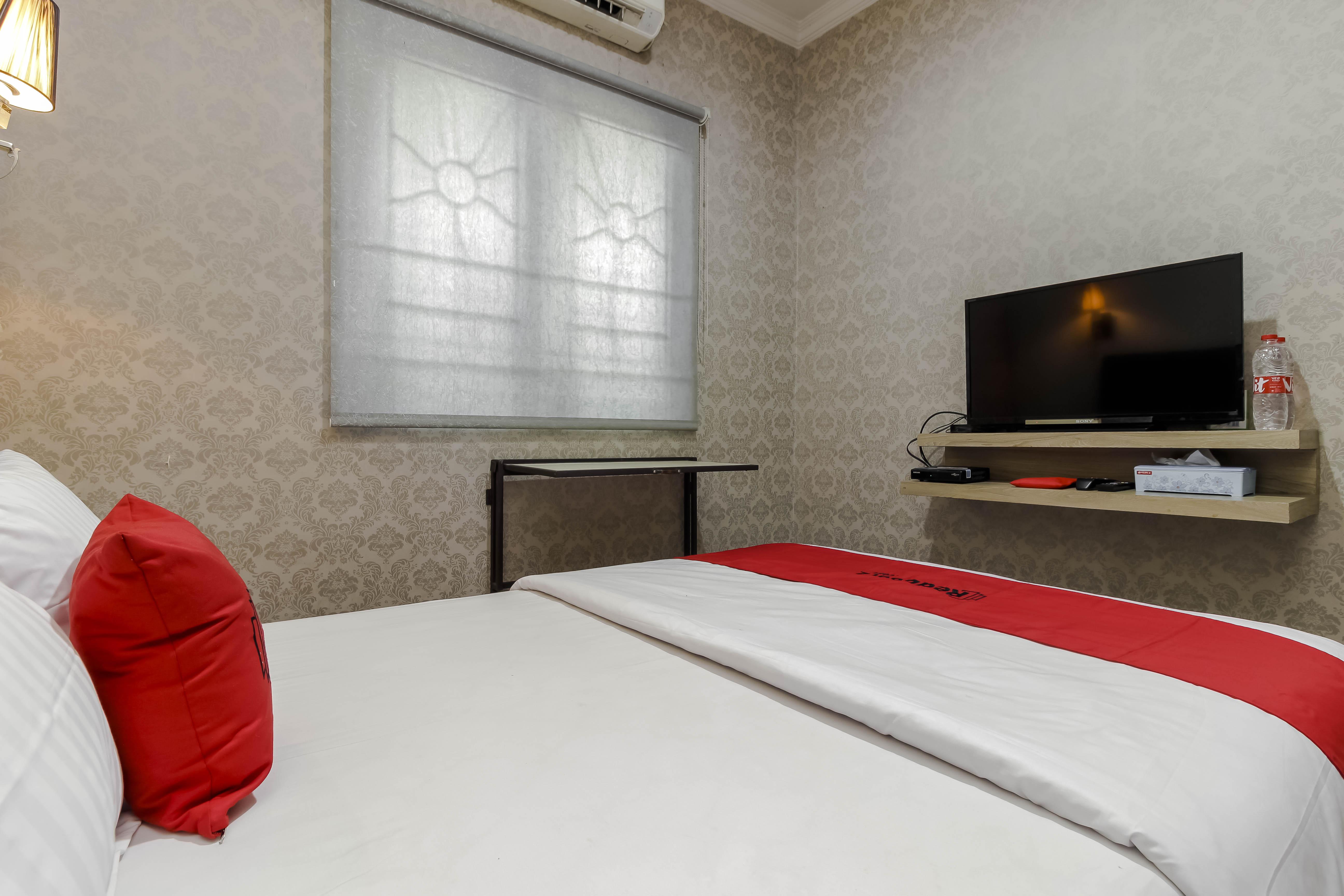 Reddoorz Plus Near Lippo Cikarang Mall بيكاسي المظهر الخارجي الصورة