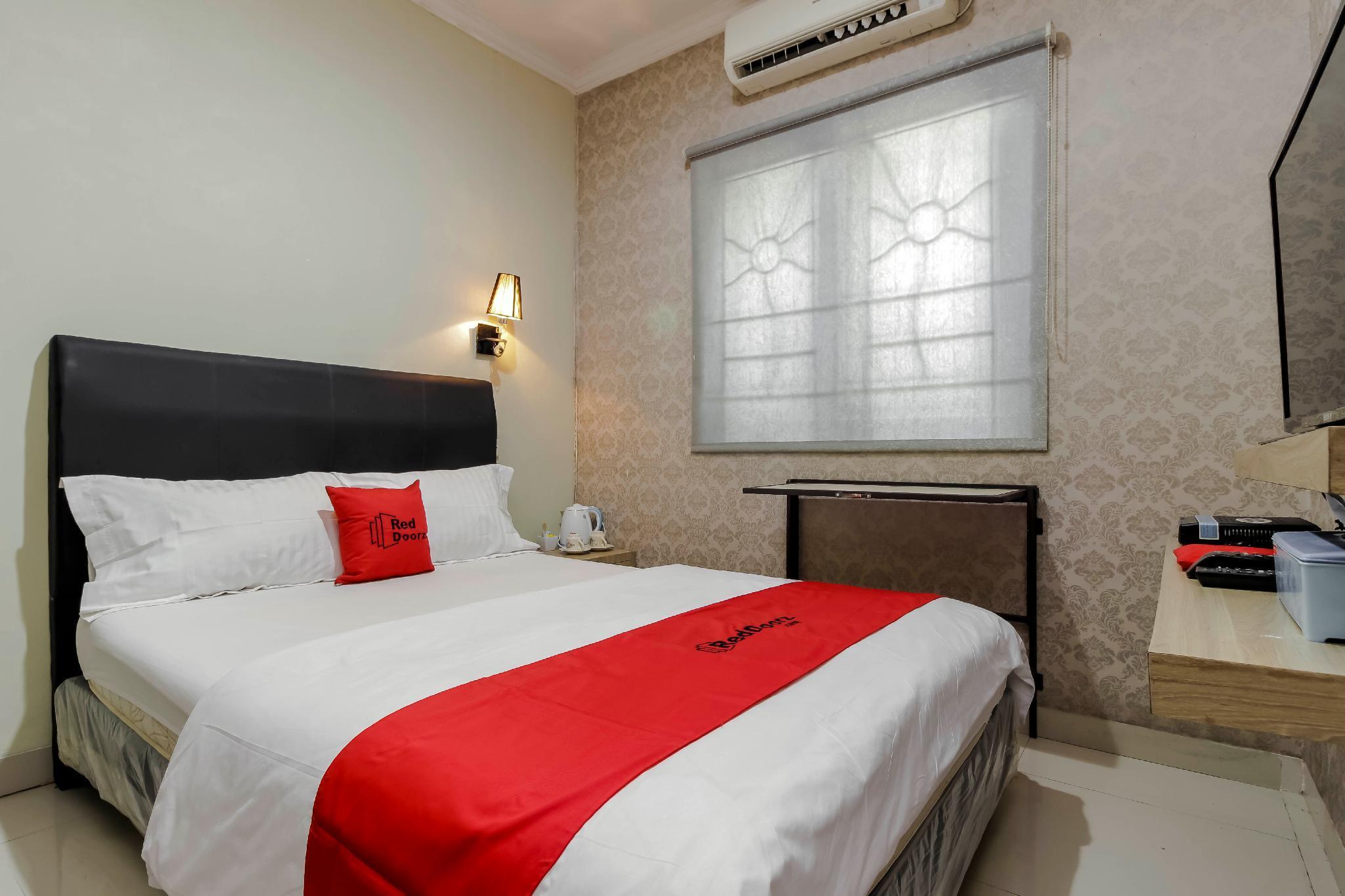 Reddoorz Plus Near Lippo Cikarang Mall بيكاسي المظهر الخارجي الصورة